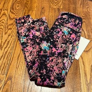 25” lulu leggings. BRAND NEW